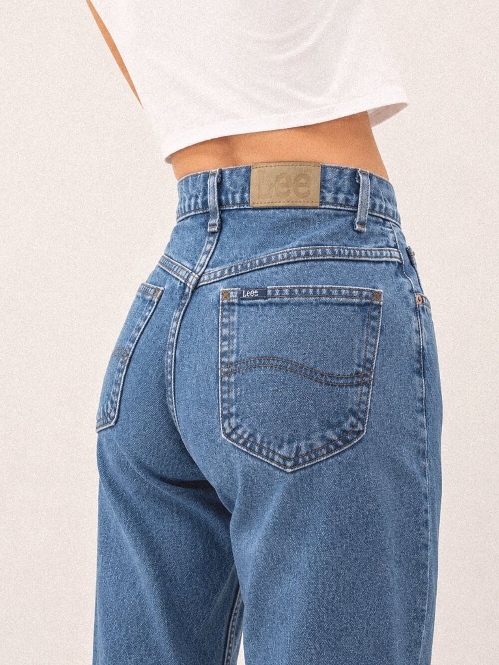 Vintage 90s Lee Jeans High Waisted Mom Jeans Tapered Leg Medium Wash Denim 5/25